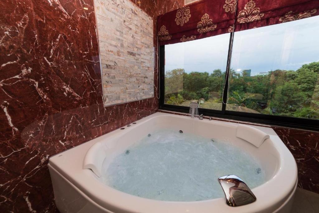Thongtara House Boutique Srinakarin Hotel Bangkok Luaran gambar